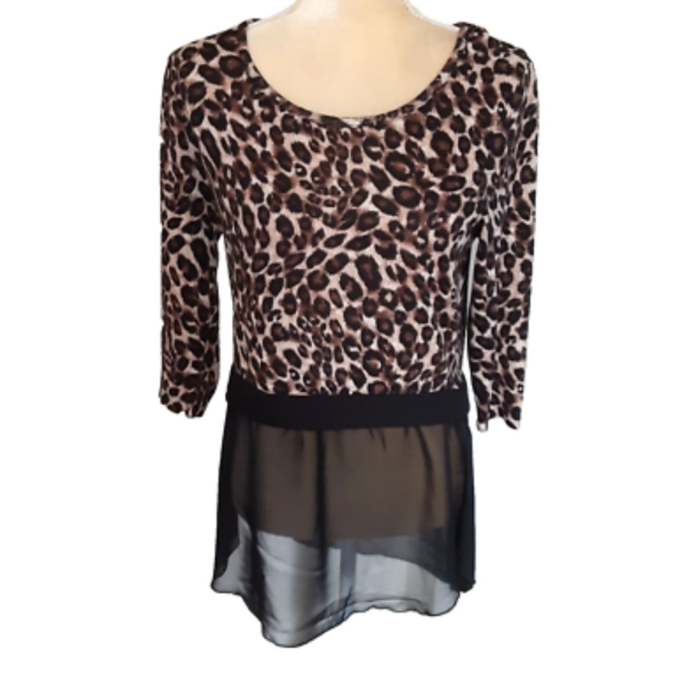 Chic Leopard Print Blouse with‎ Black Hem